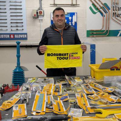 Grŵp Llandrillo Menai plumbing apprentice Oleksandr Dobrohorskyi with equipment he won as a bursary from Monument Tools